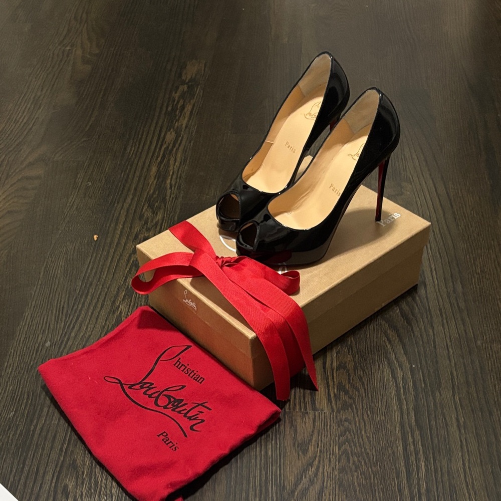 NWT-Christian Louboutin Glossy Black Peep Toe Heels